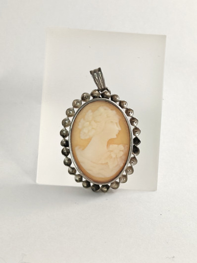 Vintage hopeinen camée ripus