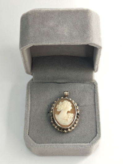 Vintage hopeinen camée ripus