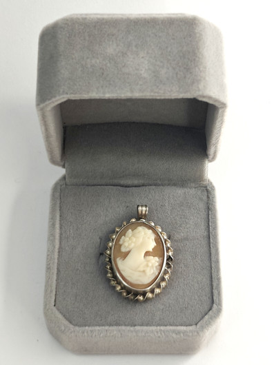 Vintage hopeinen camée ripus