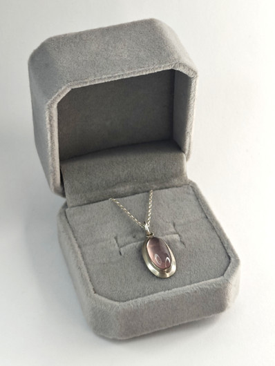 Vintage hopeinen ruusu kvartsi riipus ketjulla