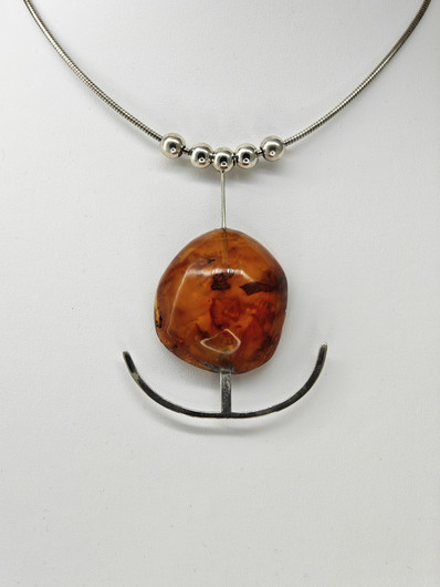 Kotimainen tuotanto Vintage hopeinen kaulakoru suurella Itä-meren meripihkalla