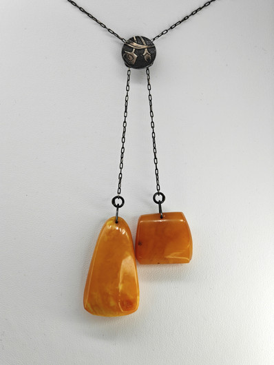 Vintage yksilöllinen hopeinen kaulakoru suurilla Itä-meren meripihkoilla