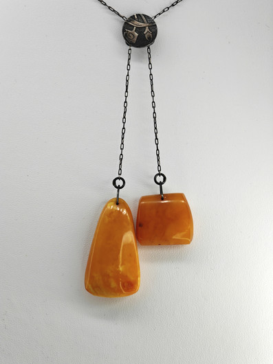 Vintage yksilöllinen hopeinen kaulakoru suurilla Itä-meren meripihkoilla