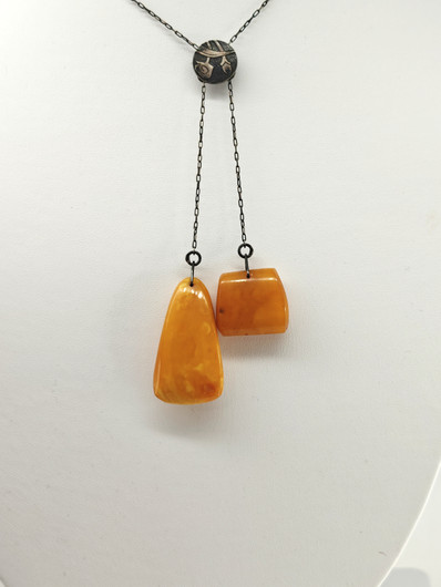 Vintage yksilöllinen hopeinen kaulakoru suurilla Itä-meren meripihkoilla