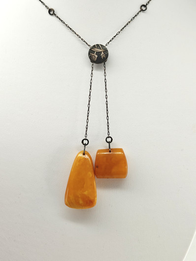 Vintage yksilöllinen hopeinen kaulakoru suurilla Itä-meren meripihkoilla