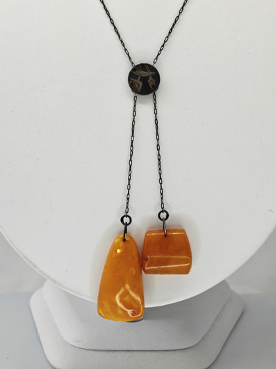 Vintage yksilöllinen hopeinen kaulakoru suurilla Itä-meren meripihkoilla