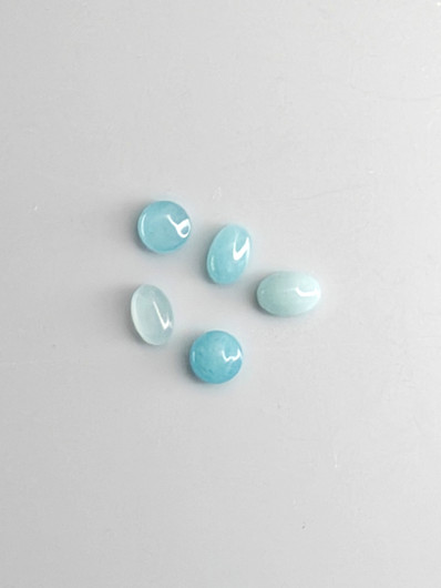 Turkoosi erä ovaali ja pyöreä