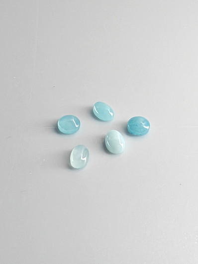 Turkoosi erä ovaali ja pyöreä