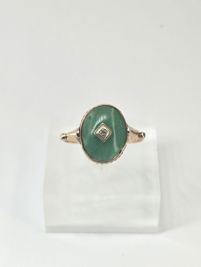 Antiikki jade kultasormus timantilla