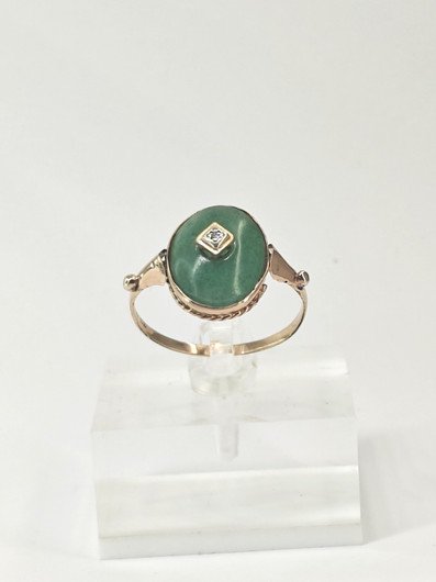 Antiikki jade kultasormus timantilla