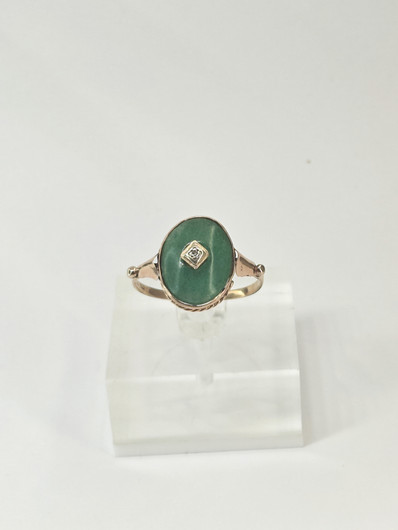 Antiikki jade kultasormus timantilla