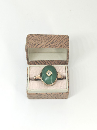 Antiikki jade kultasormus timantilla