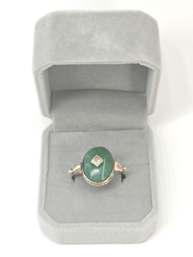 Antiikki jade kultasormus timantilla