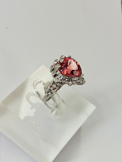 yksilöllinen säädettävä hopeasormus moissaniitillä