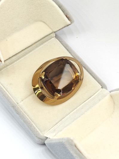 Vintage rintakoru savukvartsilla