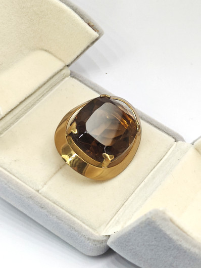 Vintage rintakoru savukvartsilla