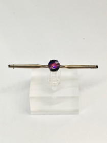 Vintage hopeinen rintakoru korukivellä