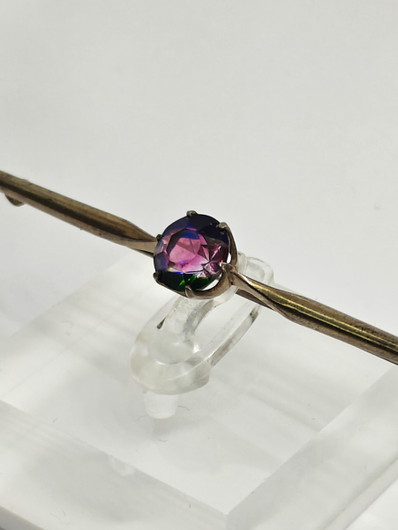 Vintage hopeinen rintakoru korukivellä