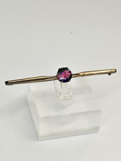 Vintage hopeinen rintakoru korukivellä