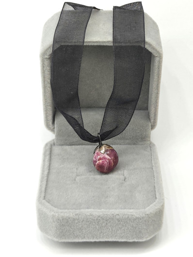 Vintage kaulakoru korukivellä