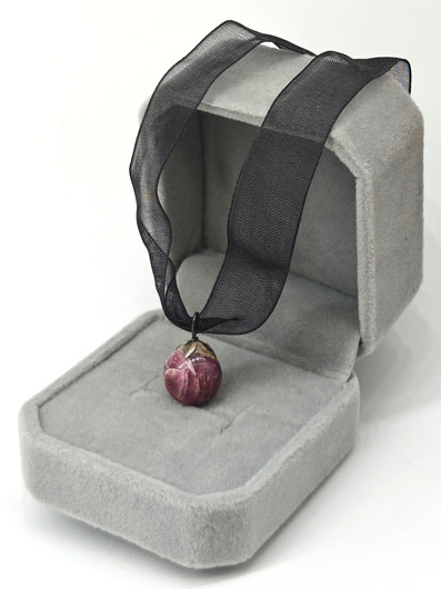 Vintage kaulakoru korukivellä