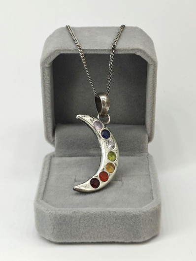 Vintage hopeinen riipus korukivillä