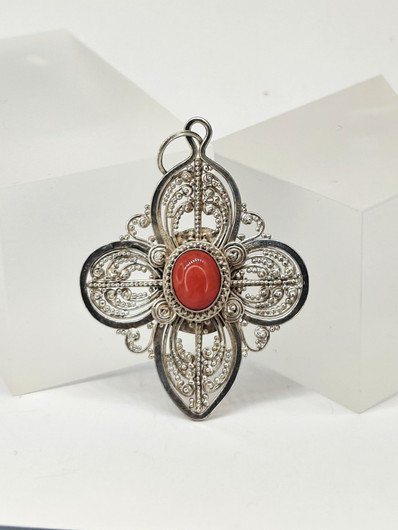 Vintage hopeinen koralli ripus