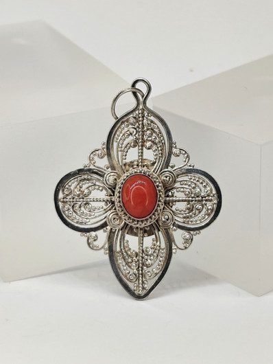 Vintage hopeinen koralli ripus