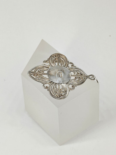 Vintage hopeinen koralli ripus