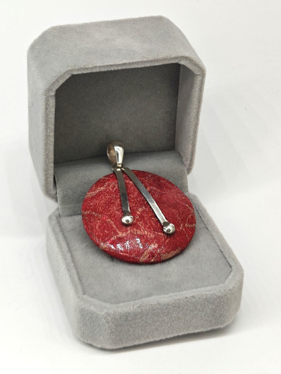 Vintage hopeinen koralli ripus