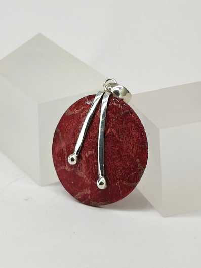 Vintage hopeinen koralli ripus