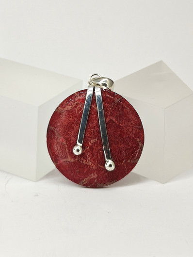 Vintage hopeinen koralli ripus