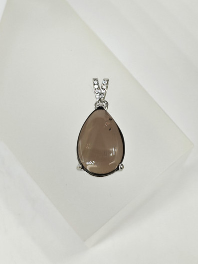 yksilöllinen hopeariipus  Savukvartsilla