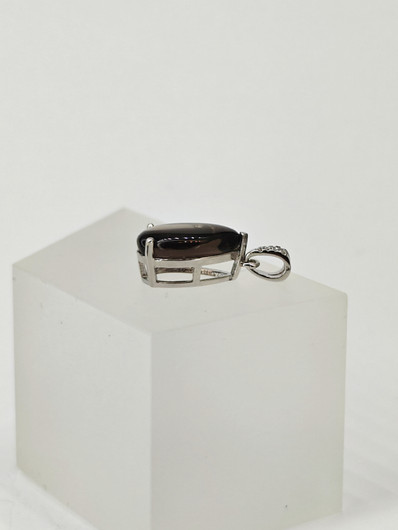 yksilöllinen hopeariipus  Savukvartsilla