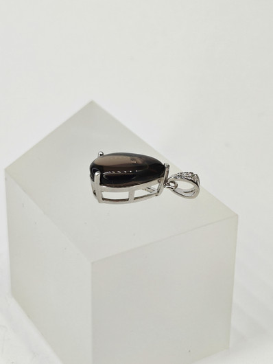 yksilöllinen hopeariipus  Savukvartsilla