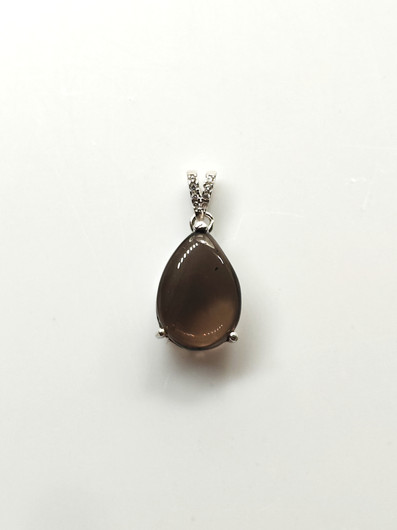 yksilöllinen hopeariipus  Savukvartsilla