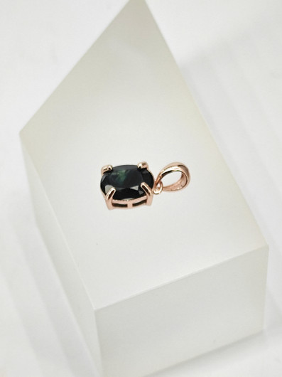 yksilöllinen hopeariipus  Safiirilla