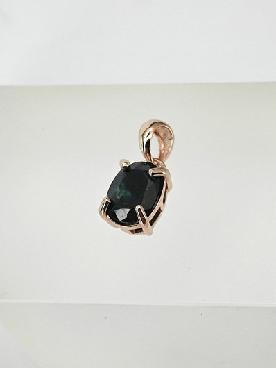 yksilöllinen hopeariipus  Safiirilla