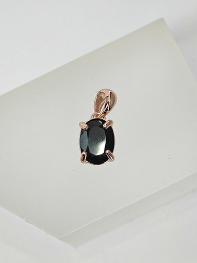 yksilöllinen hopeariipus  Safiirilla