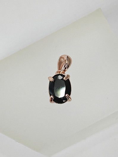 yksilöllinen hopeariipus  Safiirilla