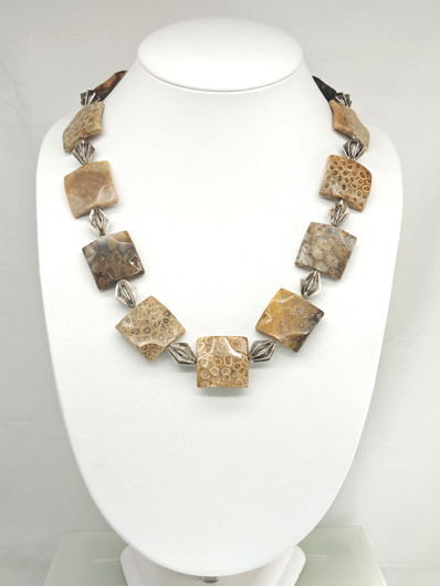 Antiikki koralli  fossiili kaulakoru