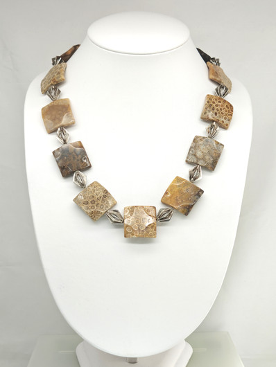 Antiikki koralli  fossiili kaulakoru