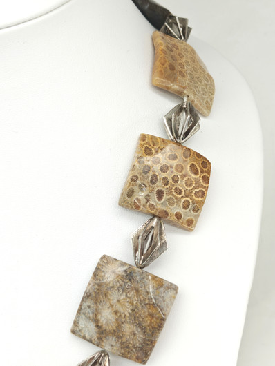 Antiikki koralli  fossiili kaulakoru