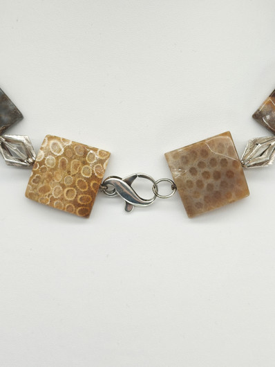 Antiikki koralli  fossiili kaulakoru