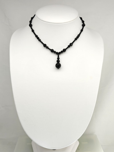 Vintage kaulakoru kivillä