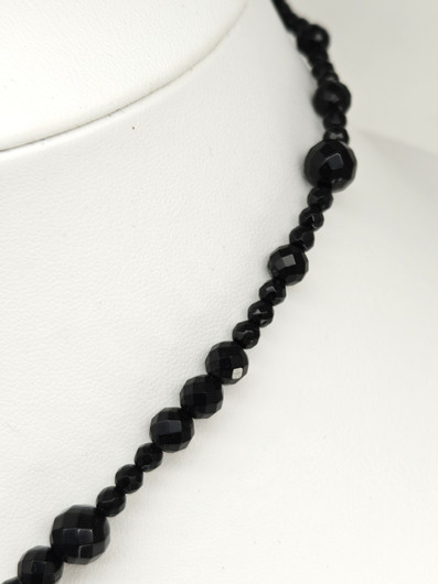 Vintage kaulakoru kivillä