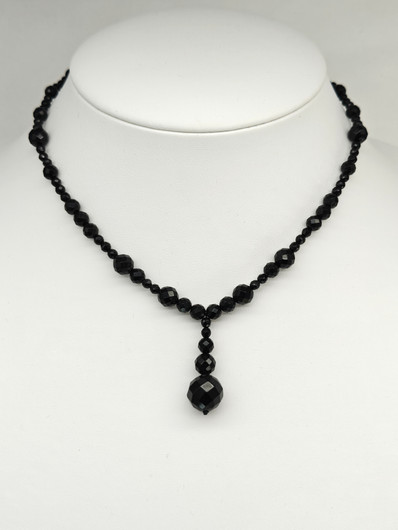 Vintage kaulakoru kivillä