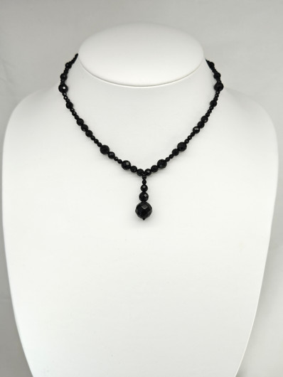 Vintage kaulakoru kivillä