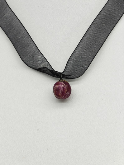 Vintage kaulakoru korukivellä