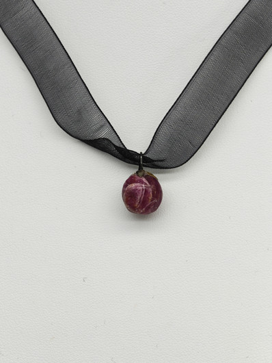 Vintage kaulakoru korukivellä